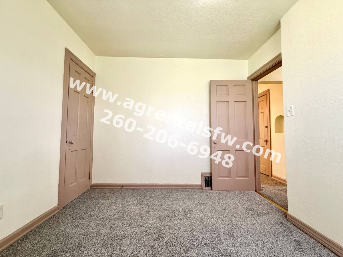 House for rent at 4018 S Clinton St, Fort Wayne, IN 46806