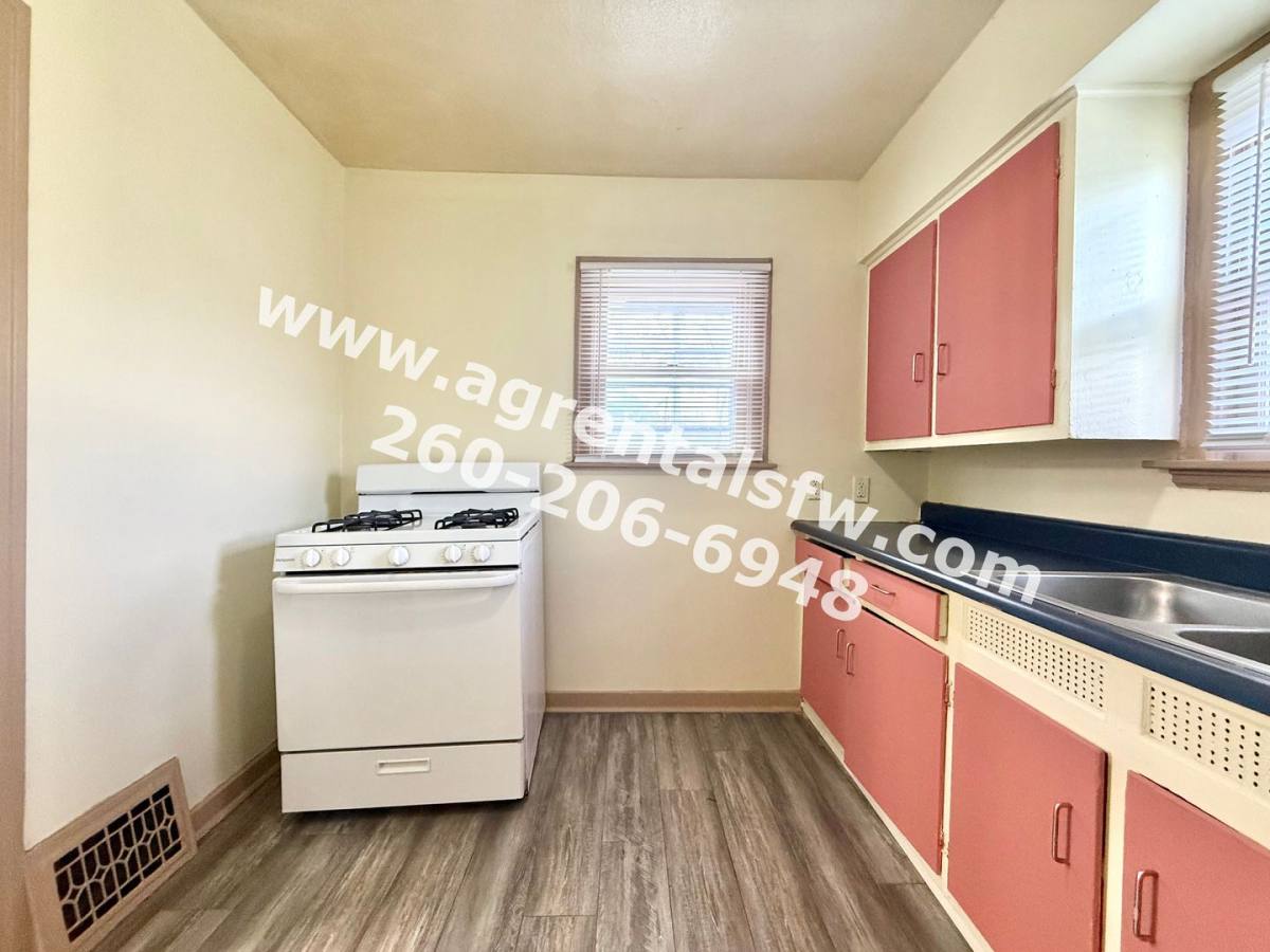 House for rent at 4018 S Clinton St, Fort Wayne, IN 46806
