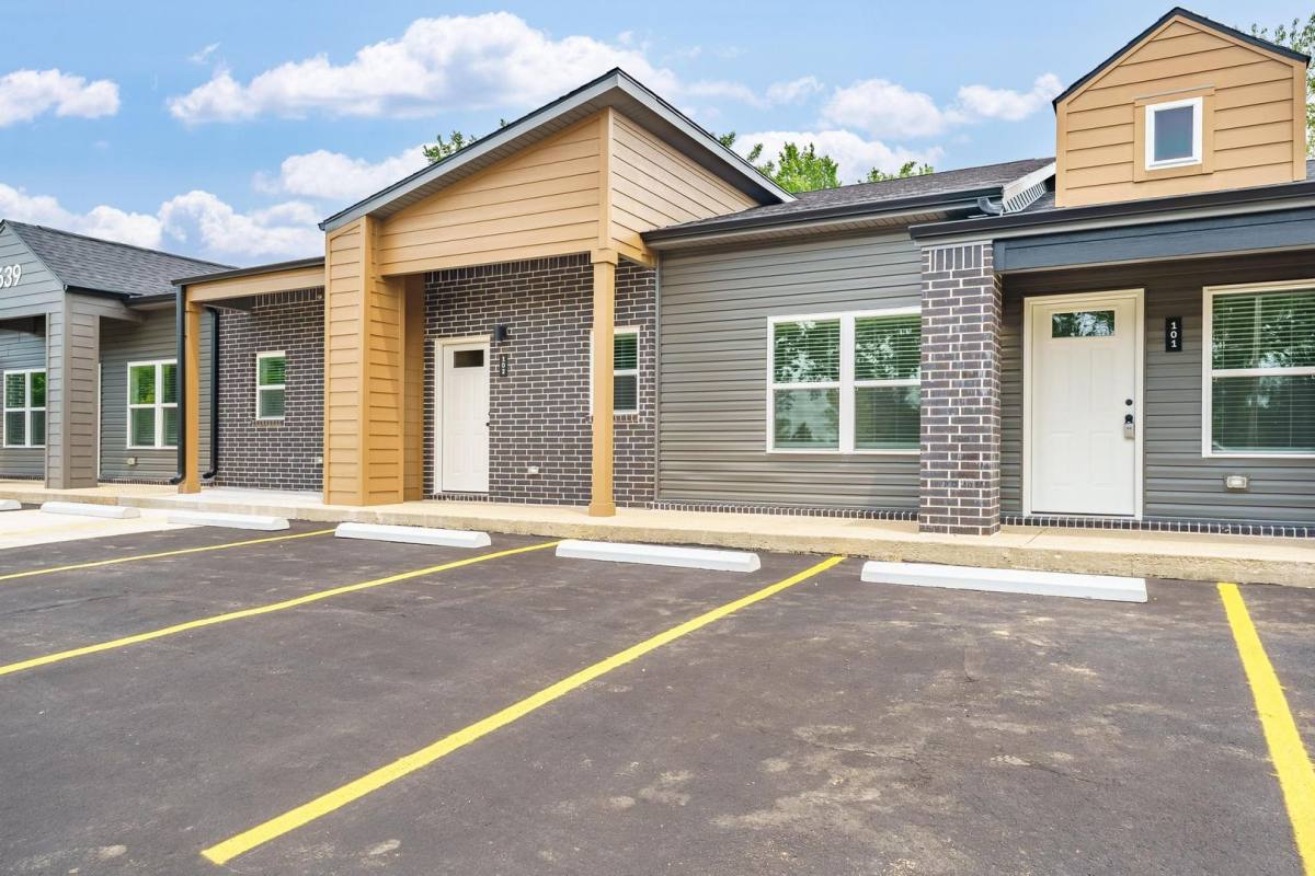 Apartment for rent at 1639 N Arkansas St, Rogers, AR 72756