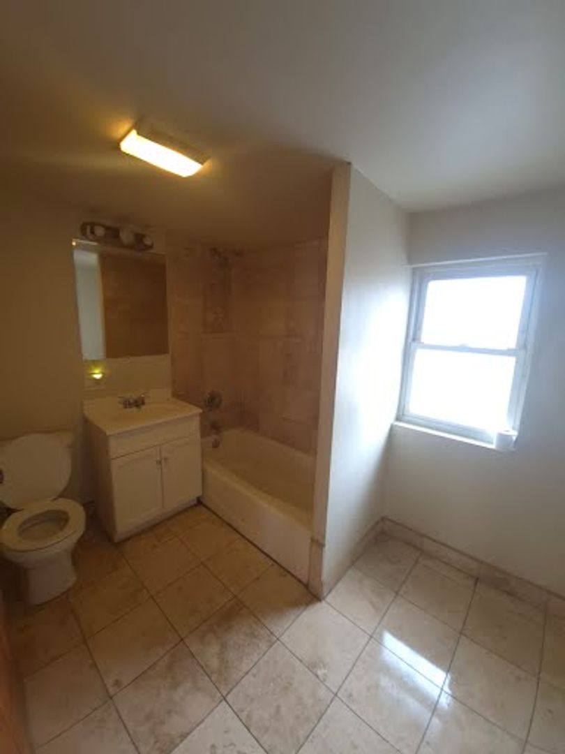 Apartment for rent at 4152-56 W Lake St, Chicago, IL 60624