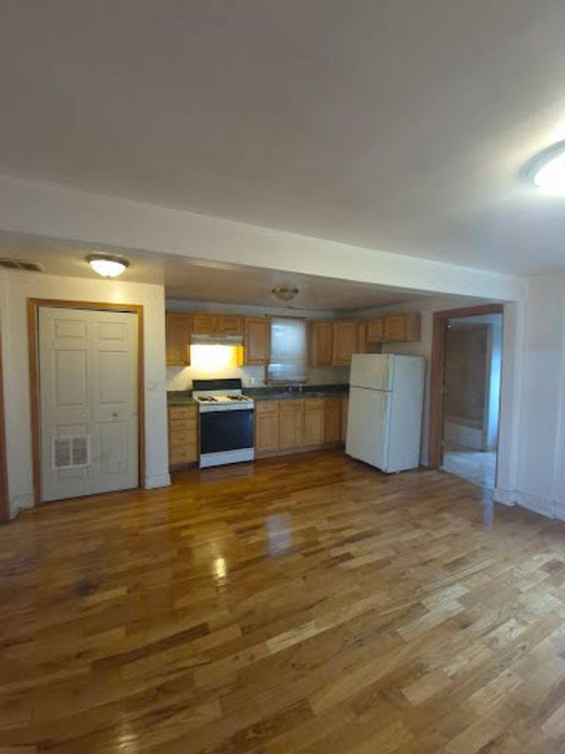 Apartment for rent at 4152-56 W Lake St, Chicago, IL 60624