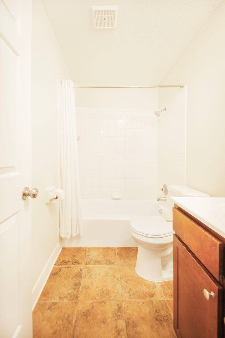 Apartment for rent at 17210 County Rd, Minneapolis, MN 55447