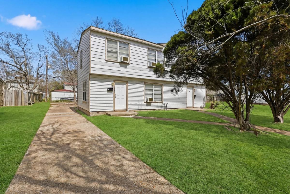 Condo for rent at 1228 6th Ave N, Texas City, TX 77590