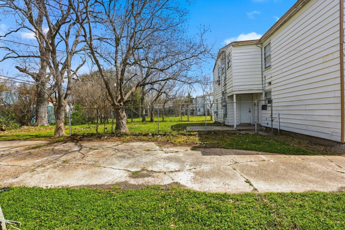 Condo for rent at 1228 6th Ave N, Texas City, TX 77590