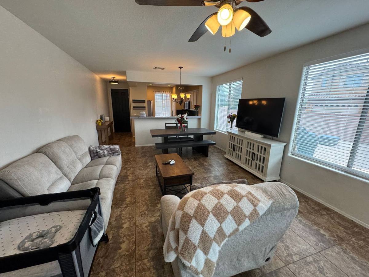 House for rent at 4133 E Cherry Hills Dr, Chandler, AZ 85249