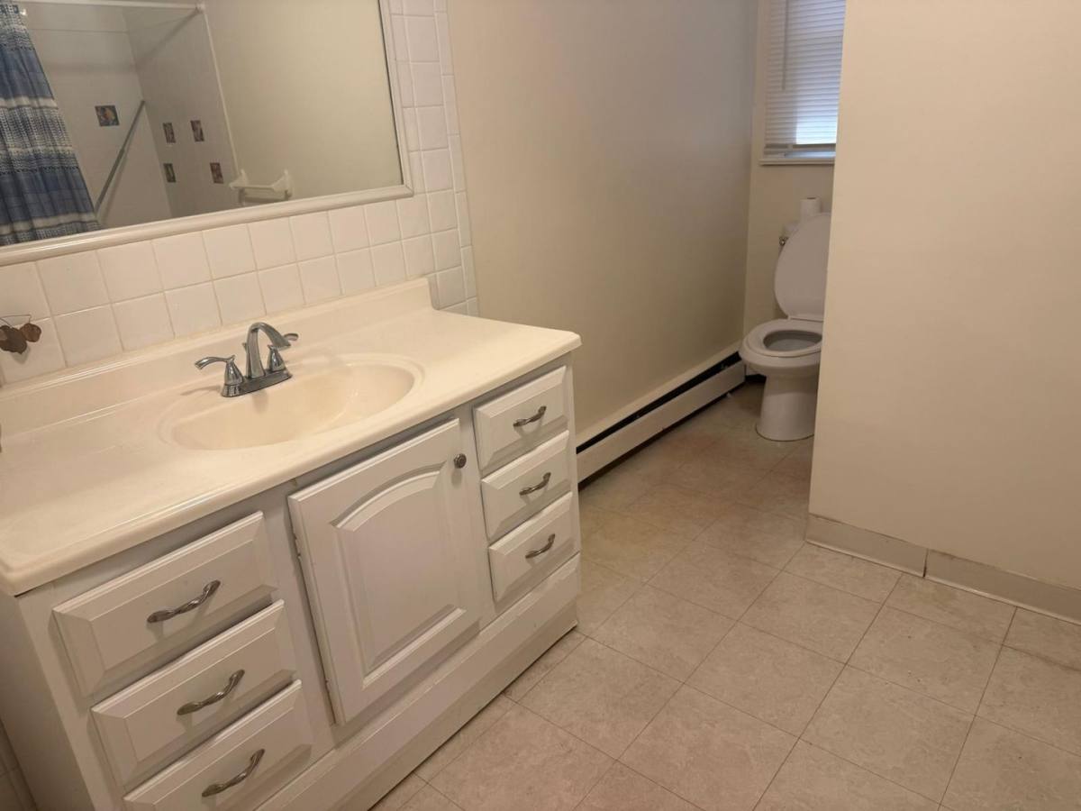 House for rent at 254 Admiral Ave, Beachwood, NJ 08722