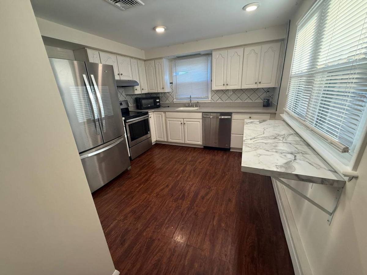 House for rent at 254 Admiral Ave, Beachwood, NJ 08722