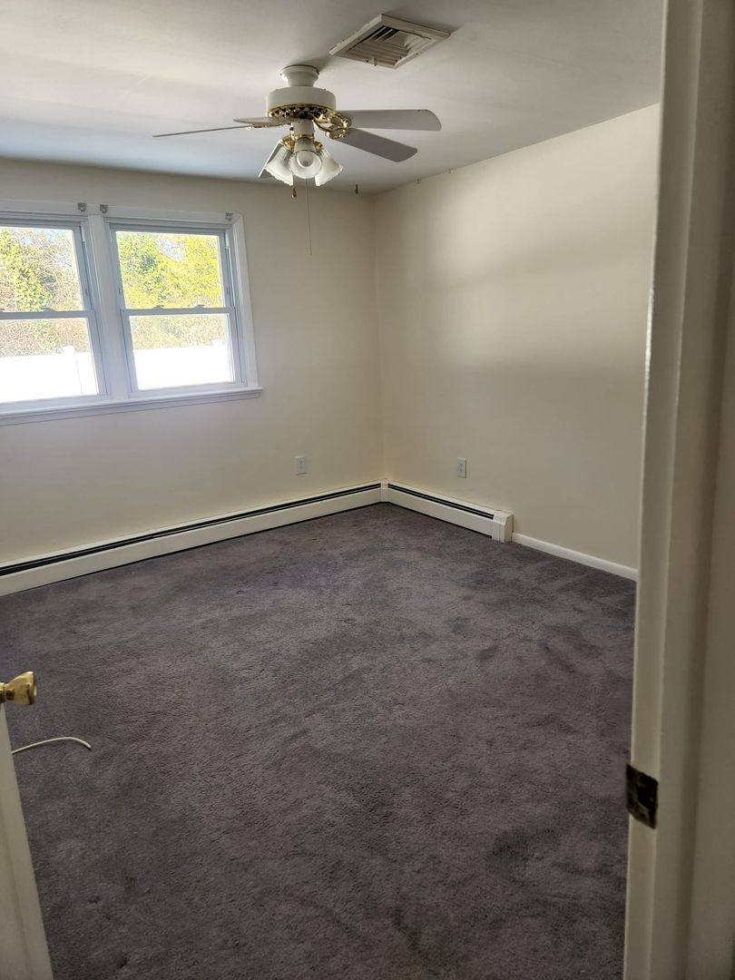 House for rent at 254 Admiral Ave, Beachwood, NJ 08722