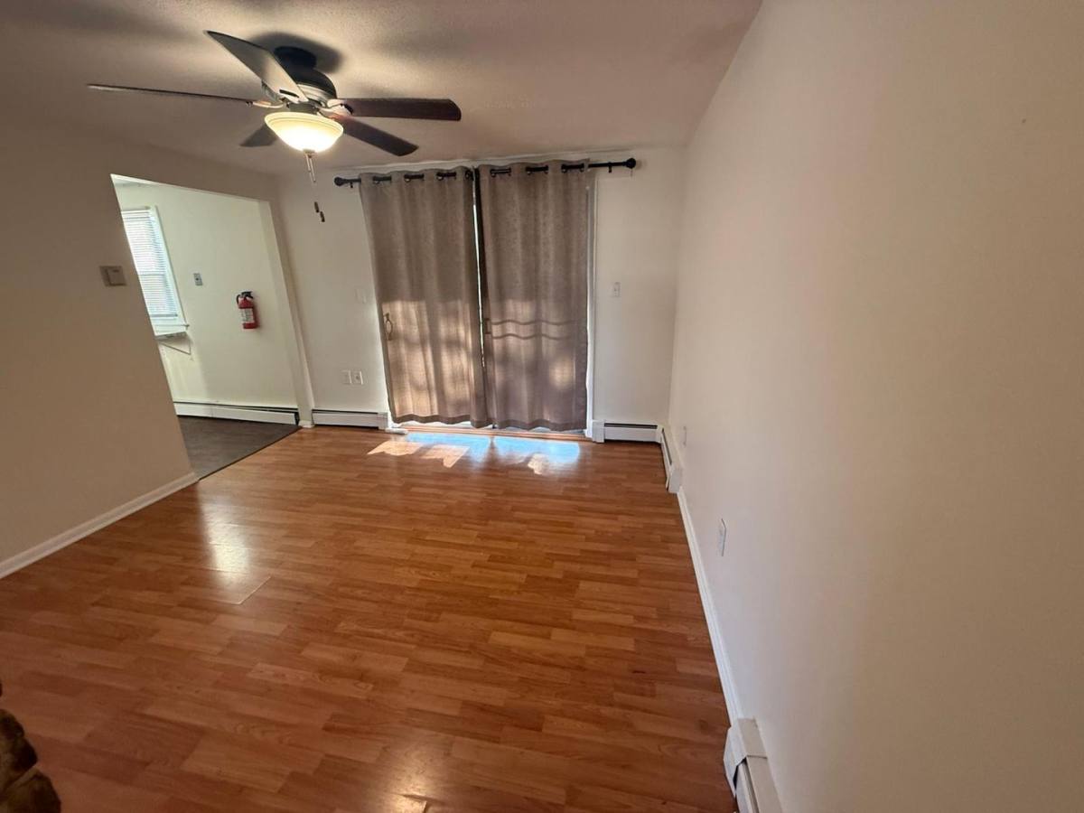 House for rent at 254 Admiral Ave, Beachwood, NJ 08722