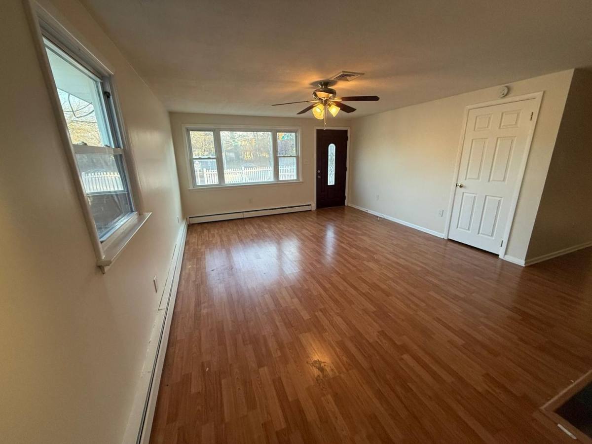 House for rent at 254 Admiral Ave, Beachwood, NJ 08722