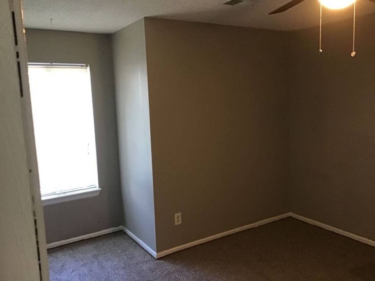 Apartment for rent at 208 W Meadow St, Smithville, MO 64089
