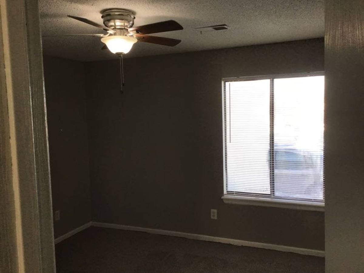 Apartment for rent at 208 W Meadow St, Smithville, MO 64089