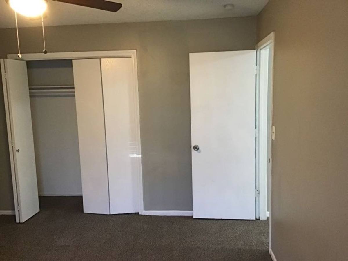 Apartment for rent at 208 W Meadow St, Smithville, MO 64089