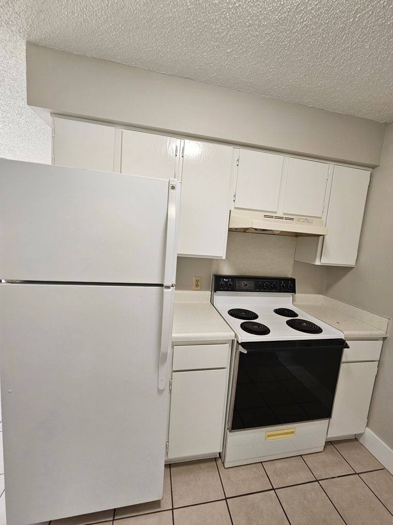 Apartment for rent at 1233 W Sunset Dr, Rogers, AR 72756