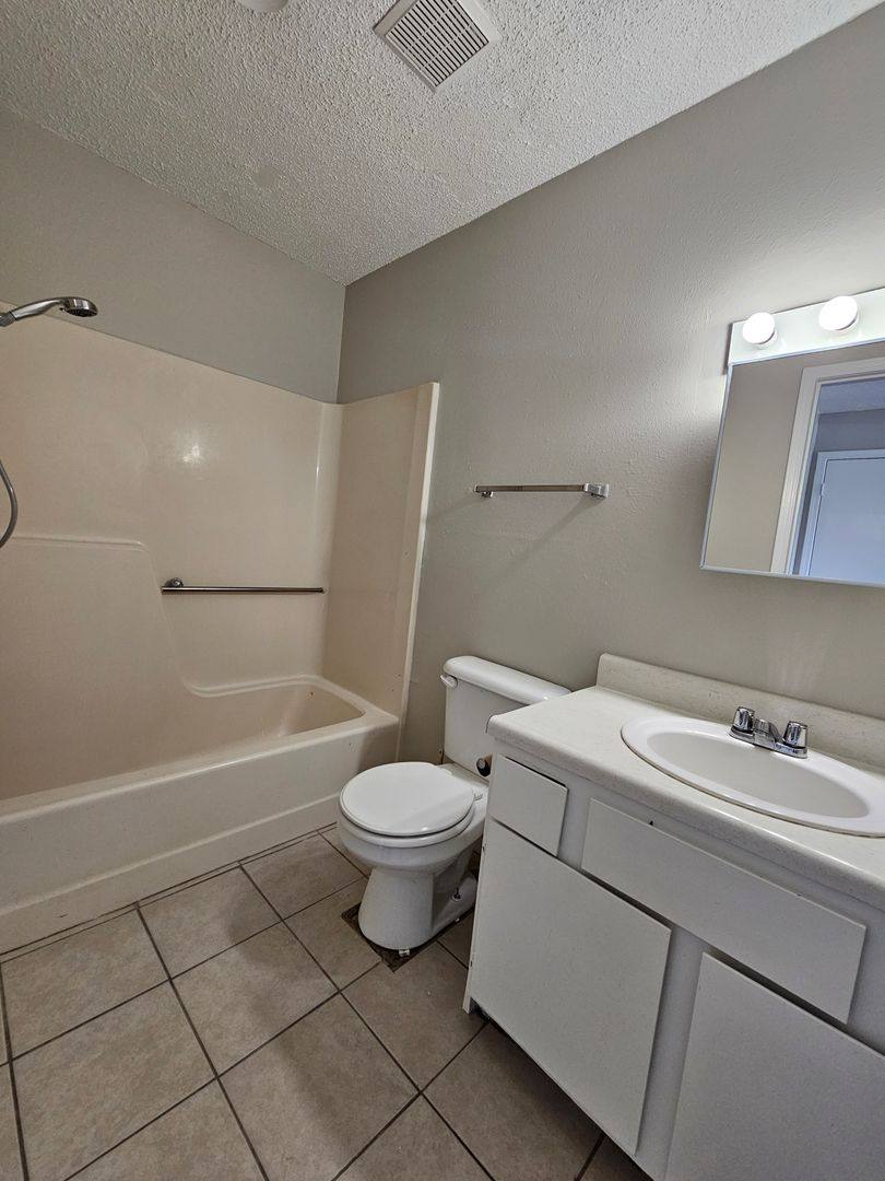 Apartment for rent at 1233 W Sunset Dr, Rogers, AR 72756