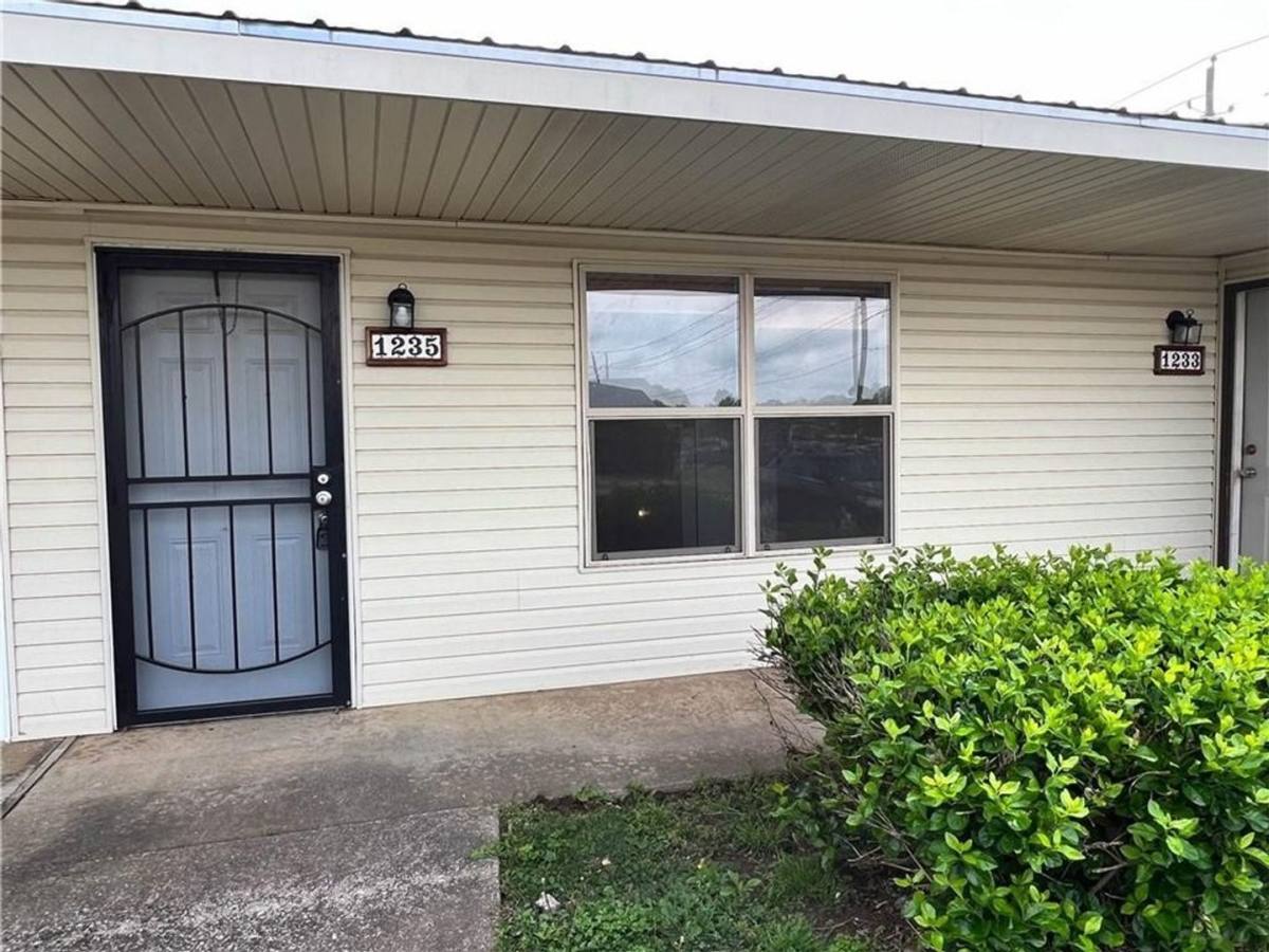 Apartment for rent at 1233 W Sunset Dr, Rogers, AR 72756