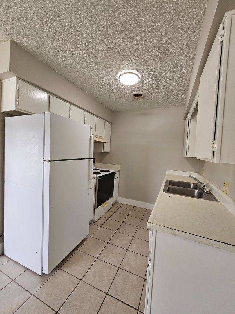 Apartment for rent at 1233 W Sunset Dr, Rogers, AR 72756