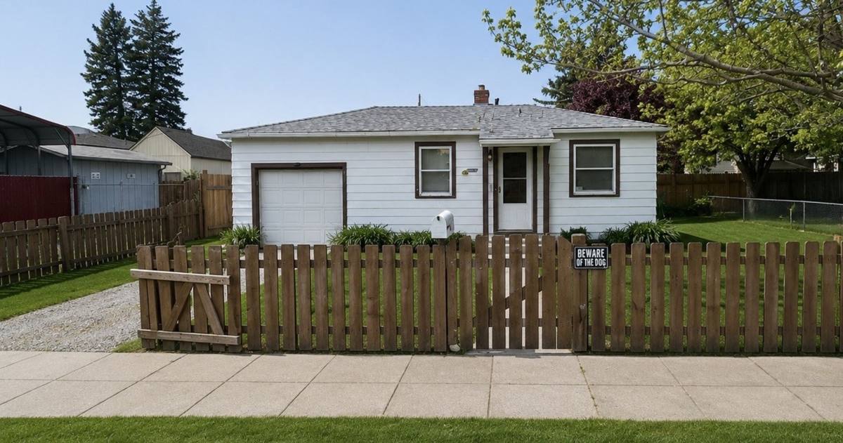 House for rent at 912 N Helena, Spokane, WA 99202