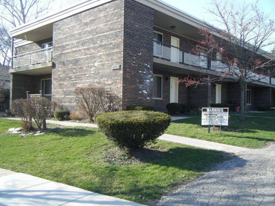Apartment for rent at 336 Pennsylvania Ave #7, Glen Ellyn, IL 60137