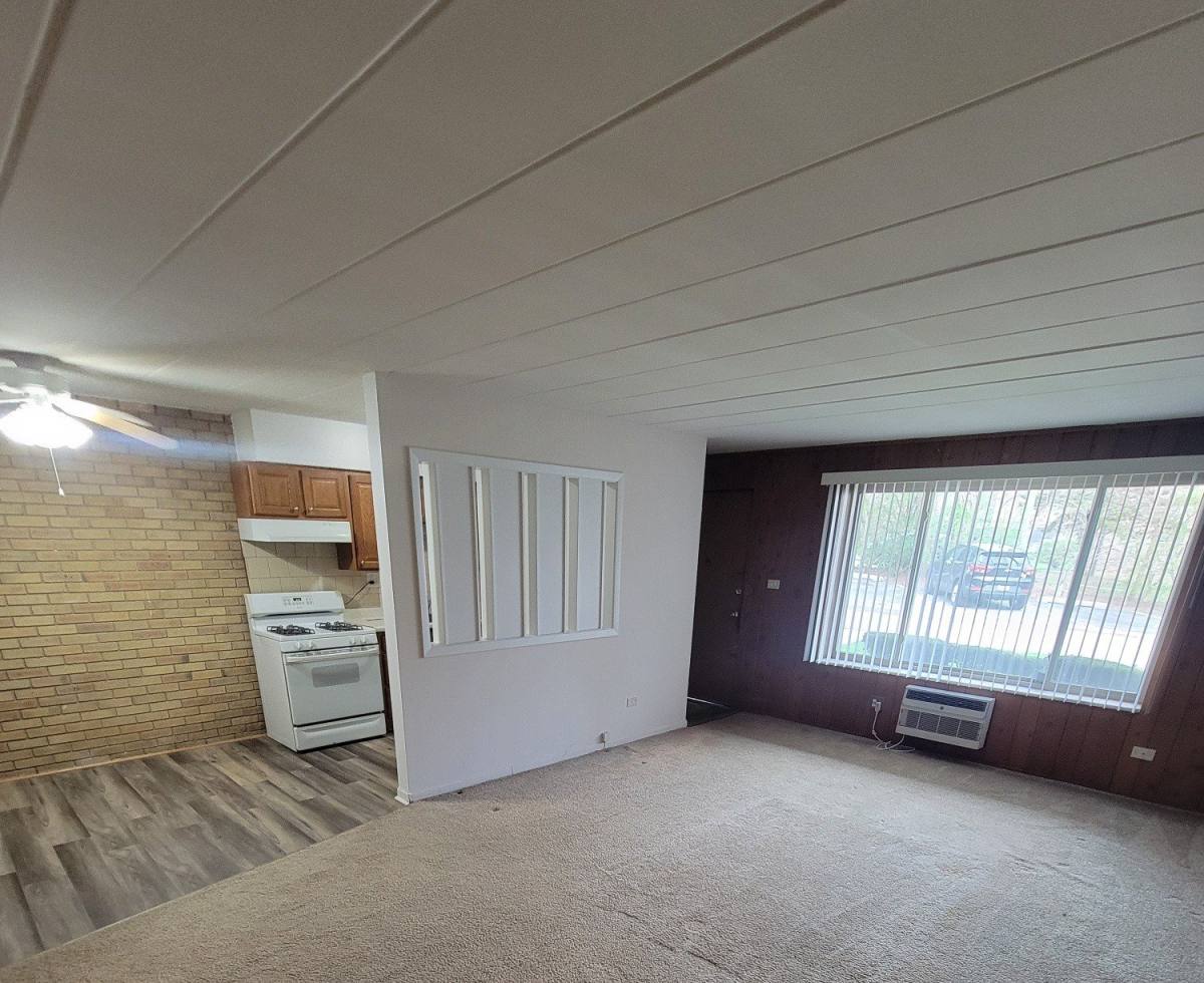 Apartment for rent at 336 Pennsylvania Ave #7, Glen Ellyn, IL 60137