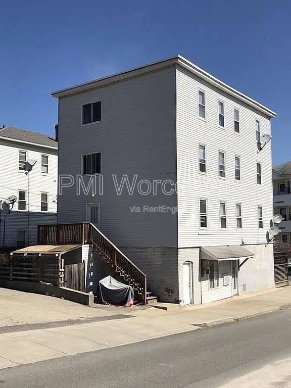 Apartment for rent at 174 Ingleside Ave #1, Worcester, MA 01604