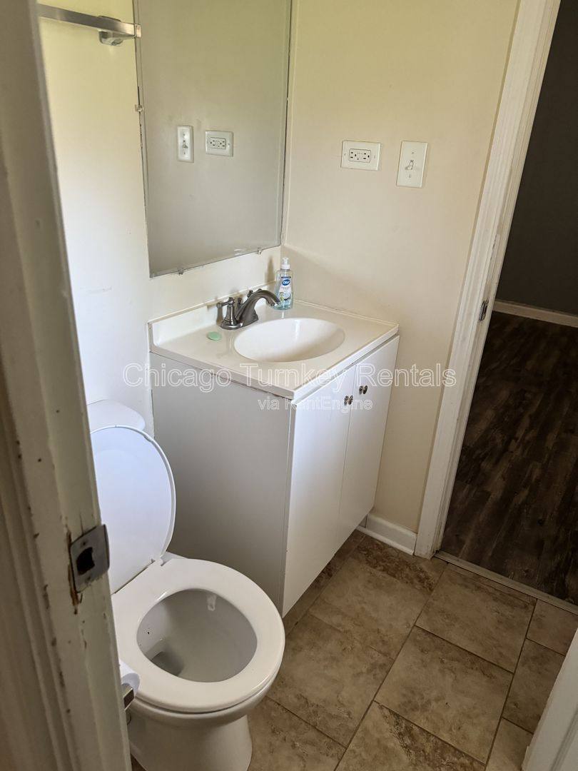 Apartment for rent at 105 S Sycamore Lane, Glenwood, IL 60425