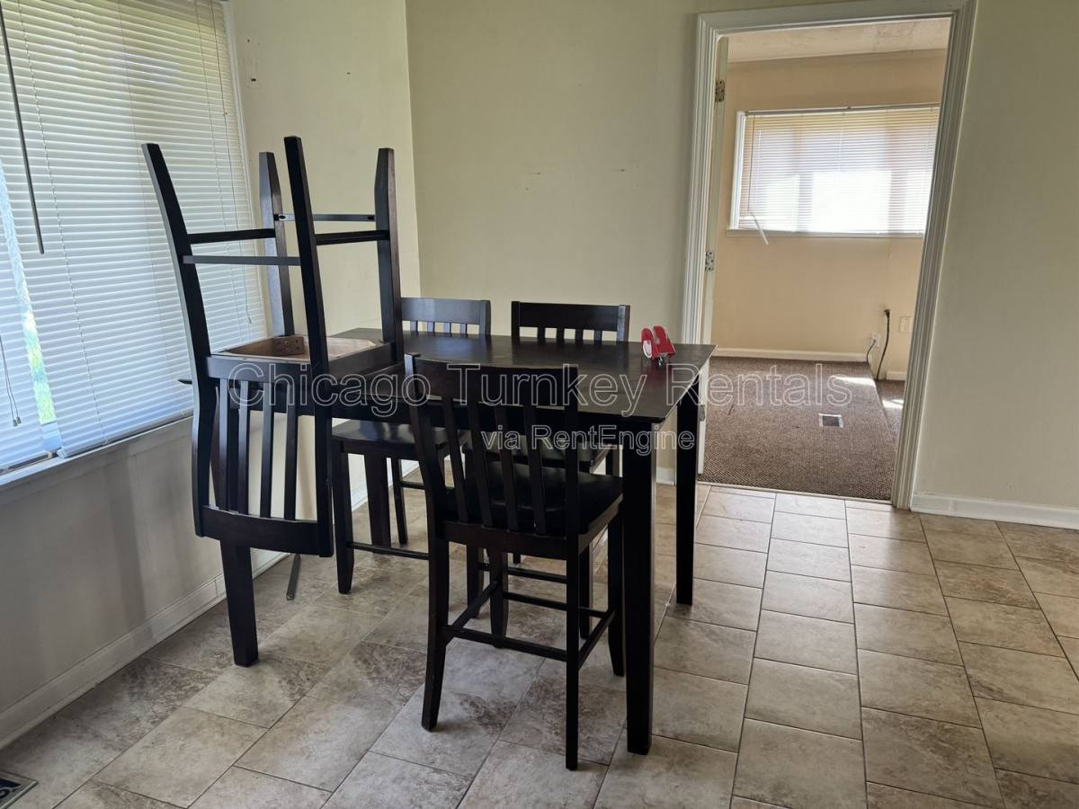 Apartment for rent at 105 S Sycamore Lane, Glenwood, IL 60425