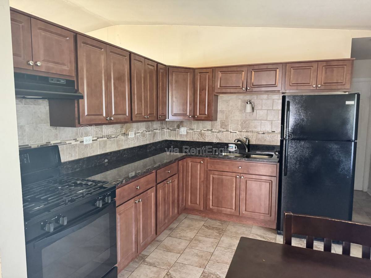 Apartment for rent at 105 S Sycamore Lane, Glenwood, IL 60425