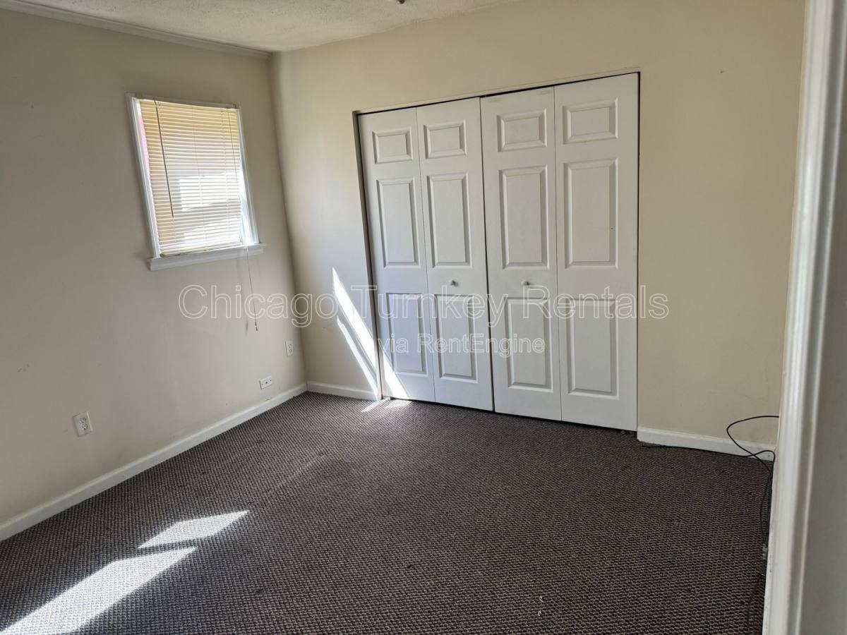 Apartment for rent at 105 S Sycamore Lane, Glenwood, IL 60425
