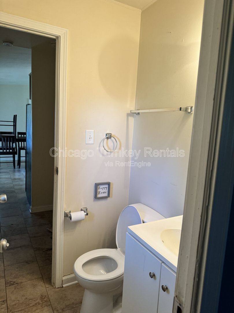 Apartment for rent at 105 S Sycamore Lane, Glenwood, IL 60425