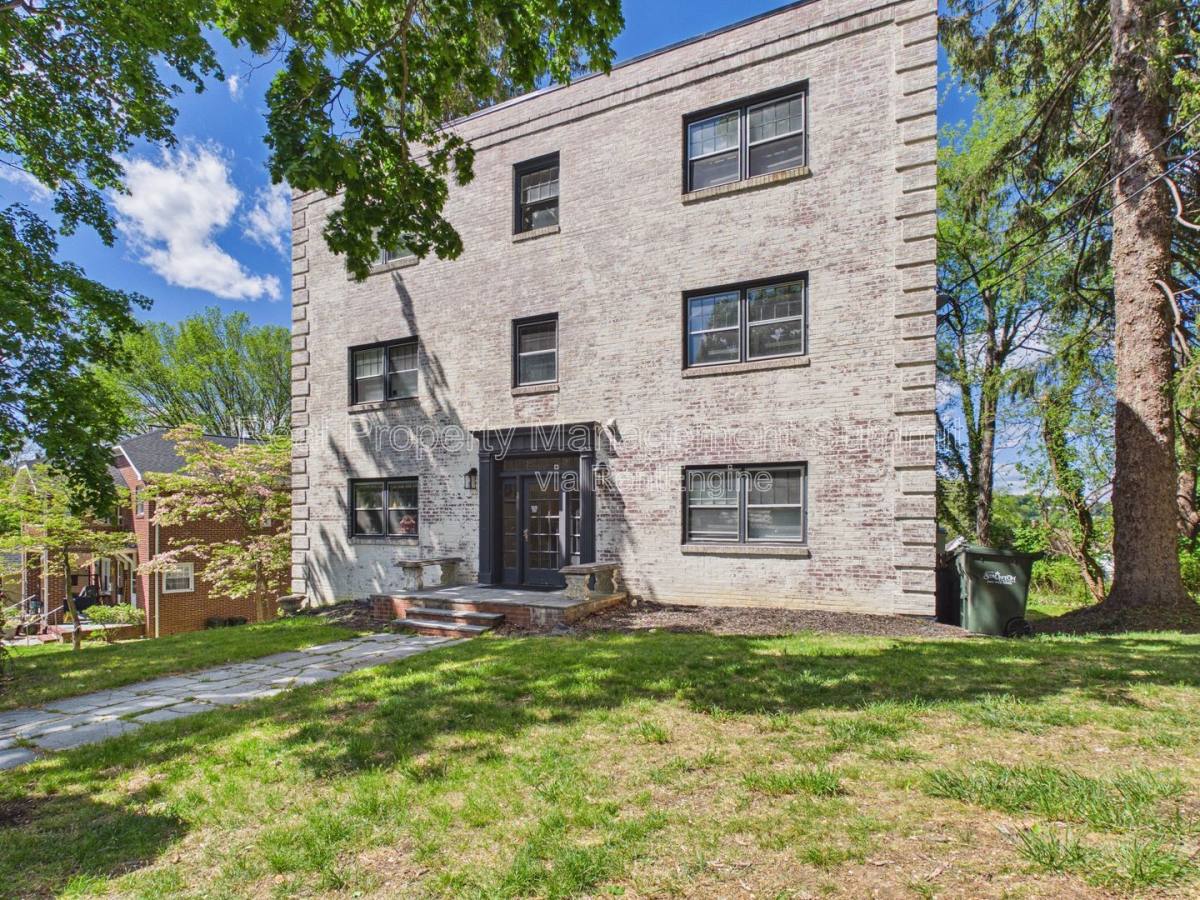 Apartment for rent at 3rd St, Staunton, VA 24401