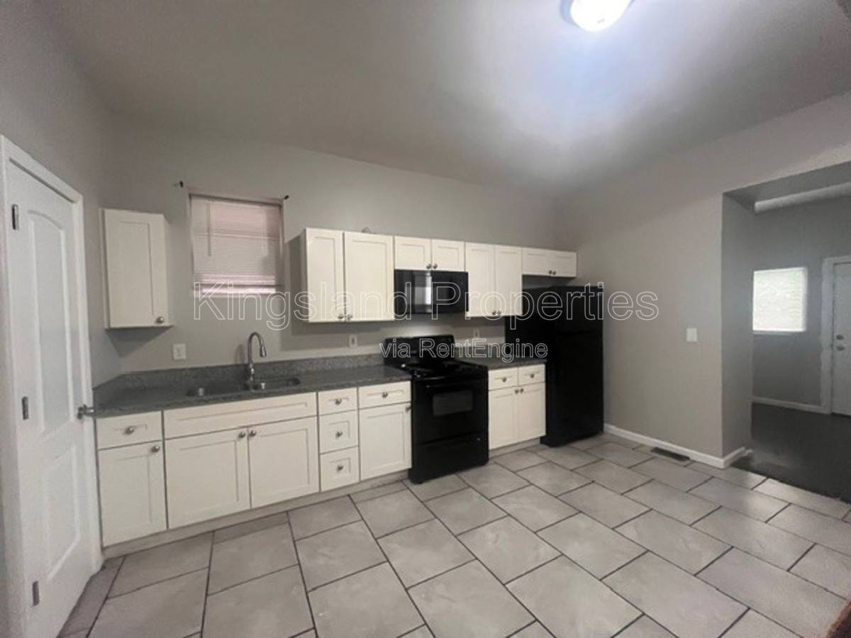Apartment for rent at 3220 Nebraska Ave #1F, Saint Louis, MO 63118