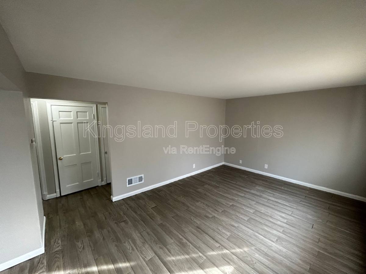 House for rent at 10128 Cloverdale Dr, Saint Louis, MO 63136