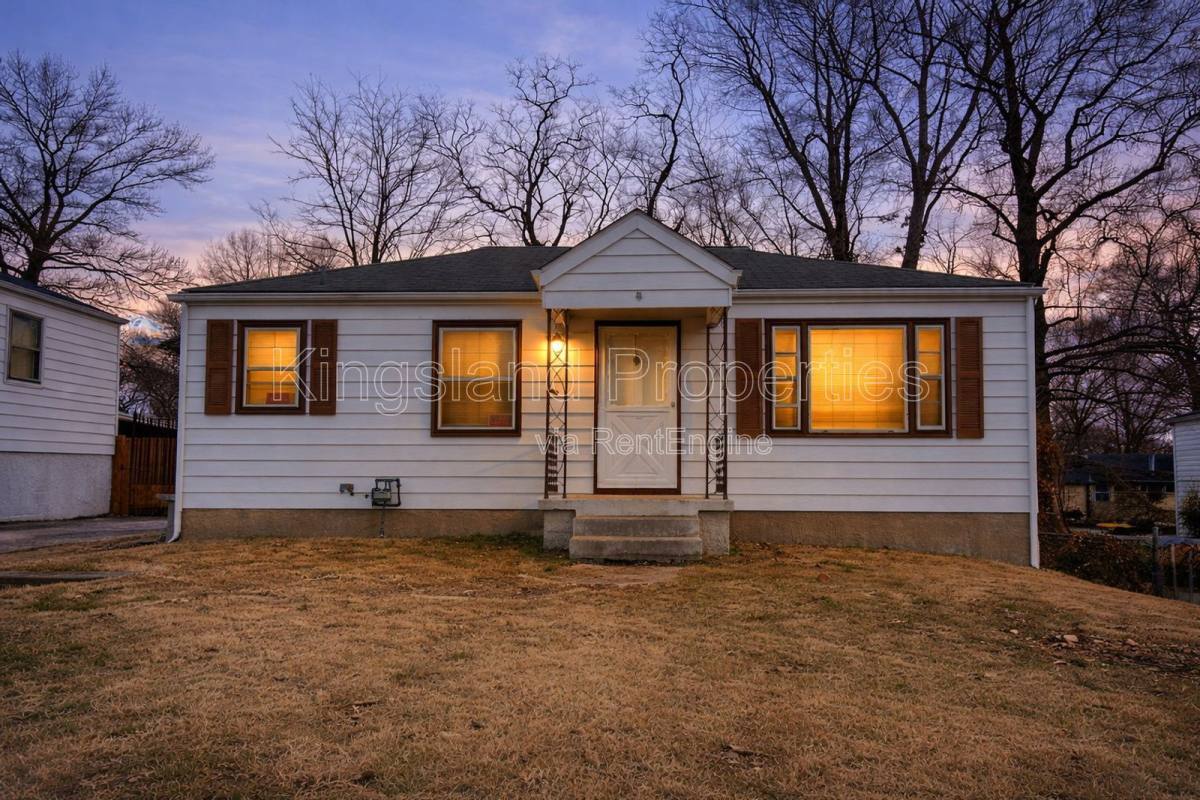 House for rent at 10128 Cloverdale Dr, Saint Louis, MO 63136