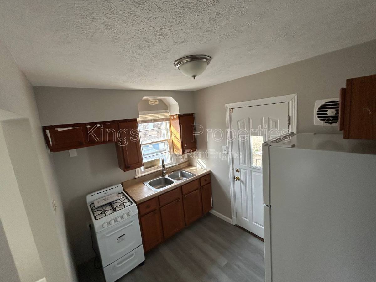 House for rent at 10128 Cloverdale Dr, Saint Louis, MO 63136