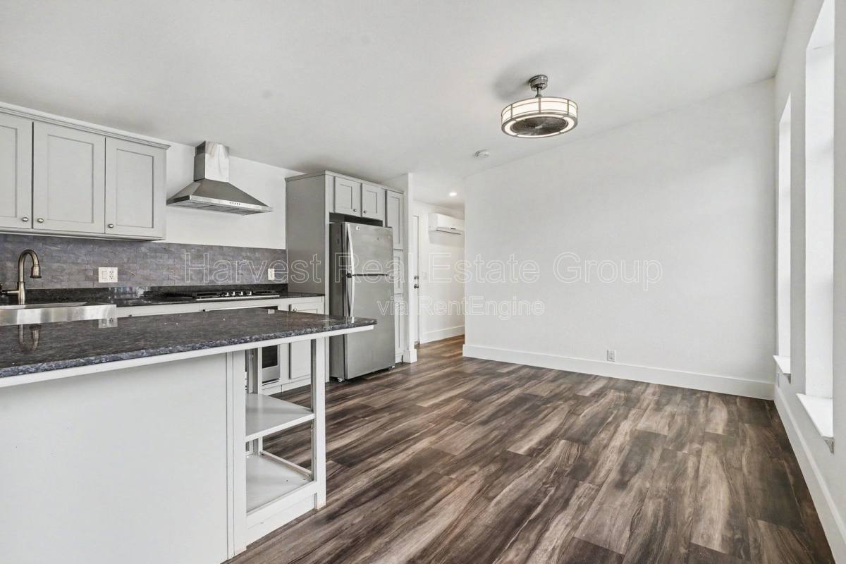 Townhouse for rent at 33158 7th St, Union City, CA 94587