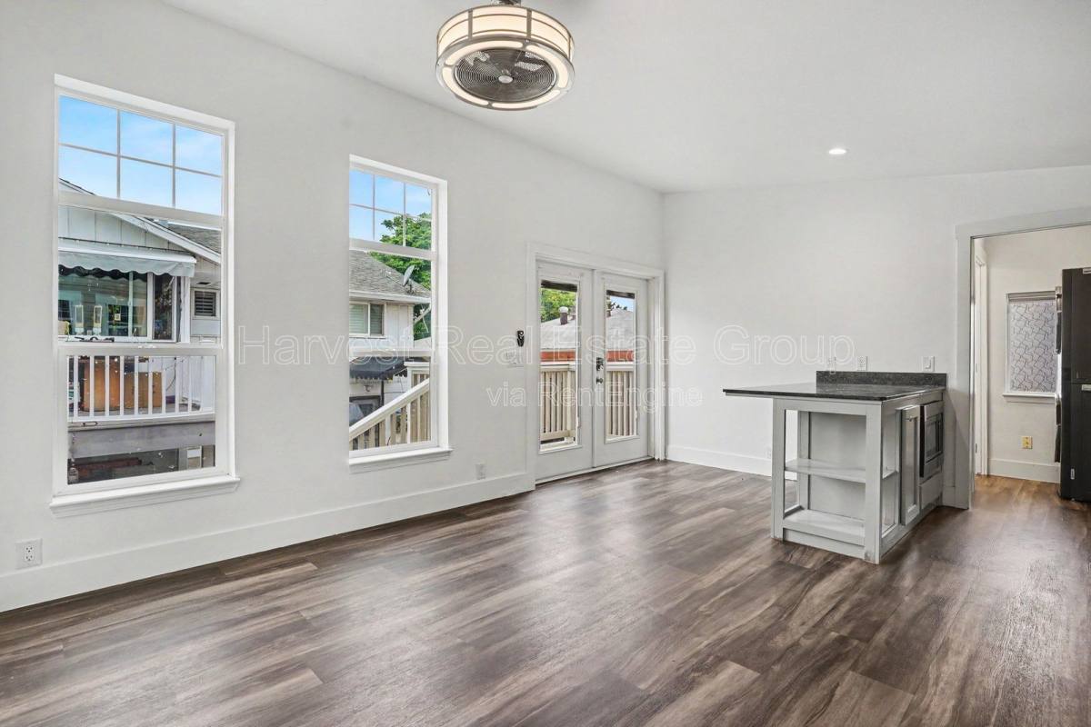 Townhouse for rent at 33158 7th St, Union City, CA 94587