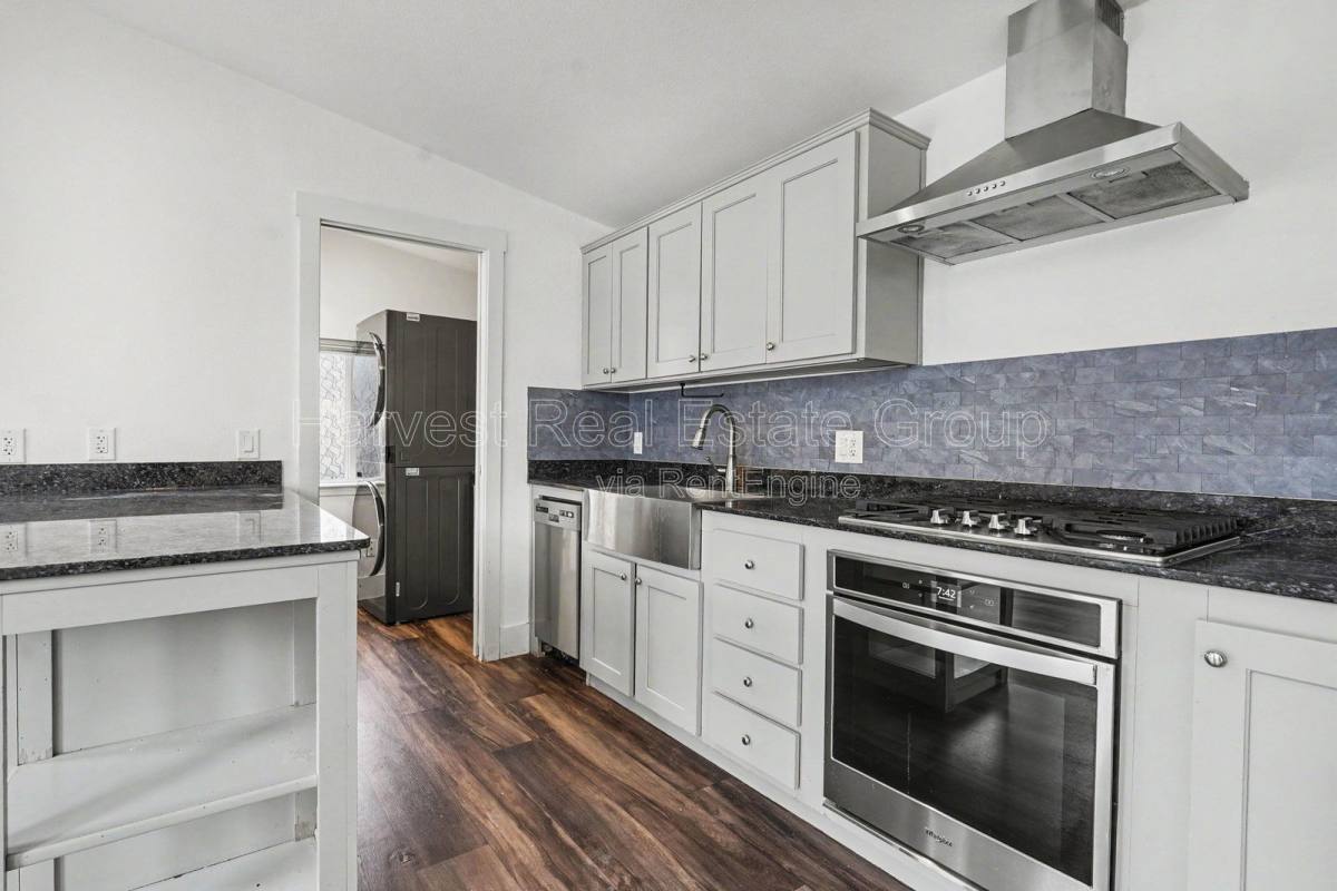 Townhouse for rent at 33158 7th St, Union City, CA 94587