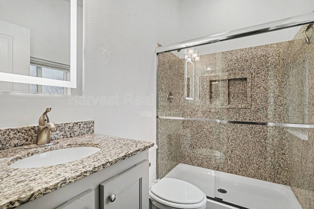 Townhouse for rent at 33158 7th St, Union City, CA 94587