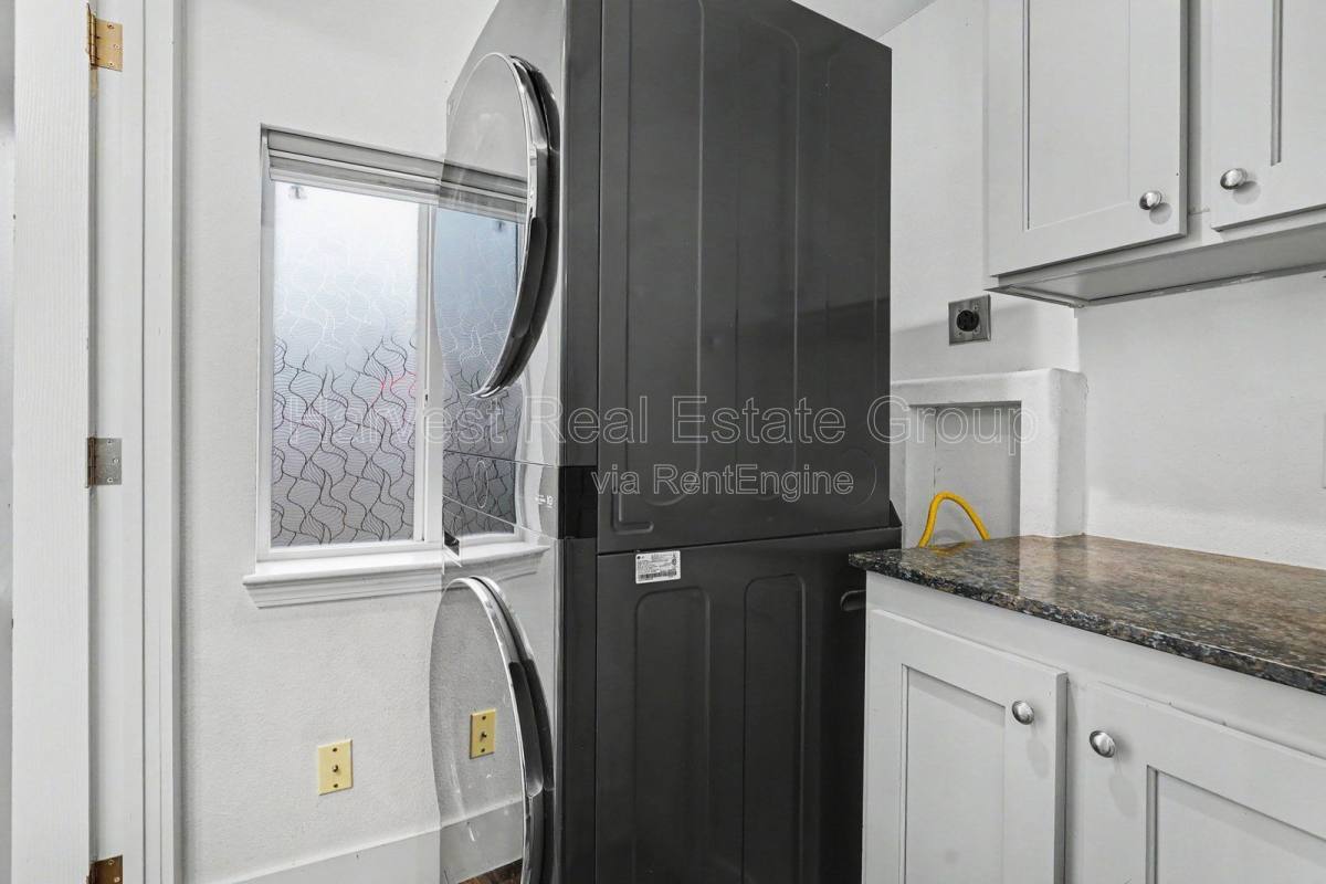 Townhouse for rent at 33158 7th St, Union City, CA 94587