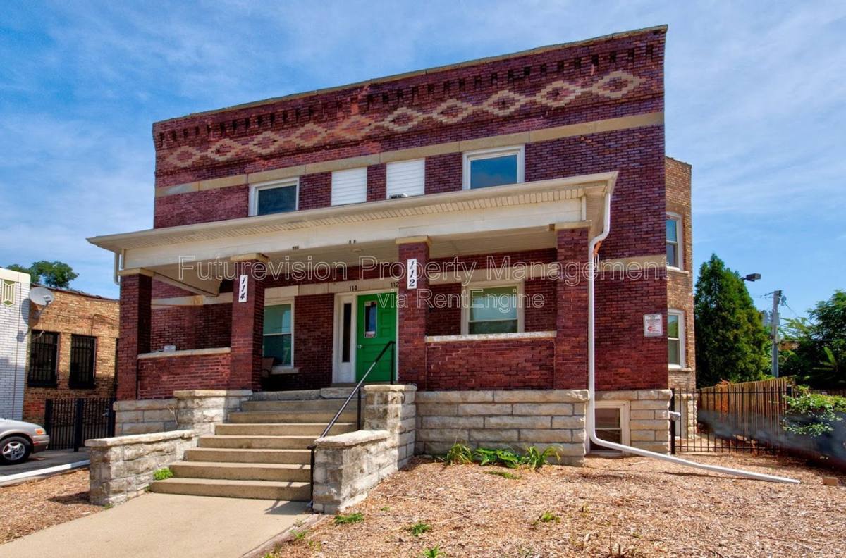 Apartment for rent at 112 N Center St #6, Joliet, IL 60435