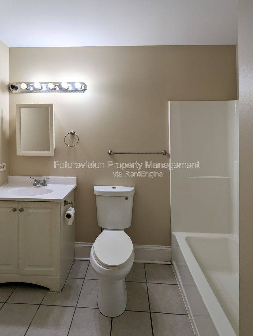 Apartment for rent at 112 N Center St #6, Joliet, IL 60435