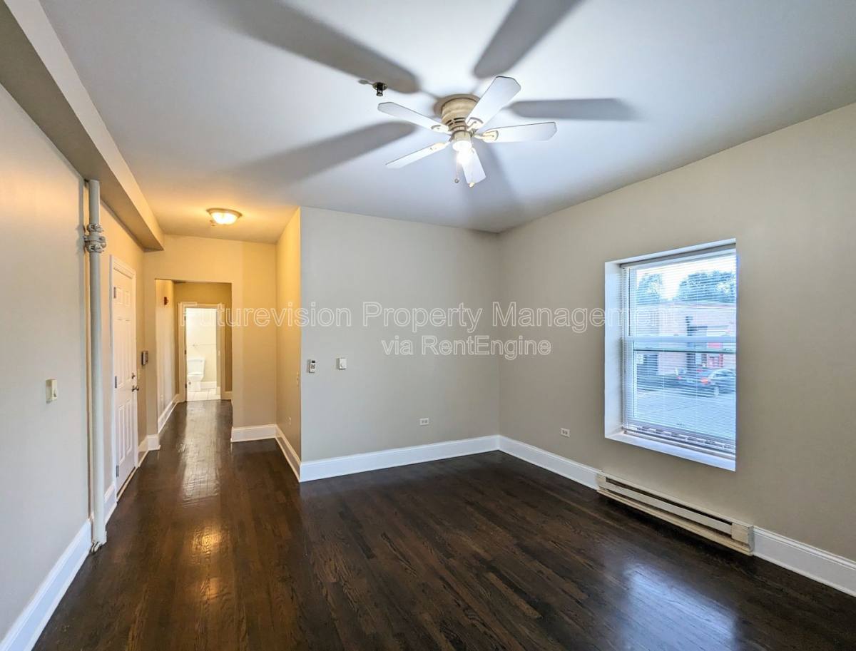 Apartment for rent at 112 N Center St #6, Joliet, IL 60435