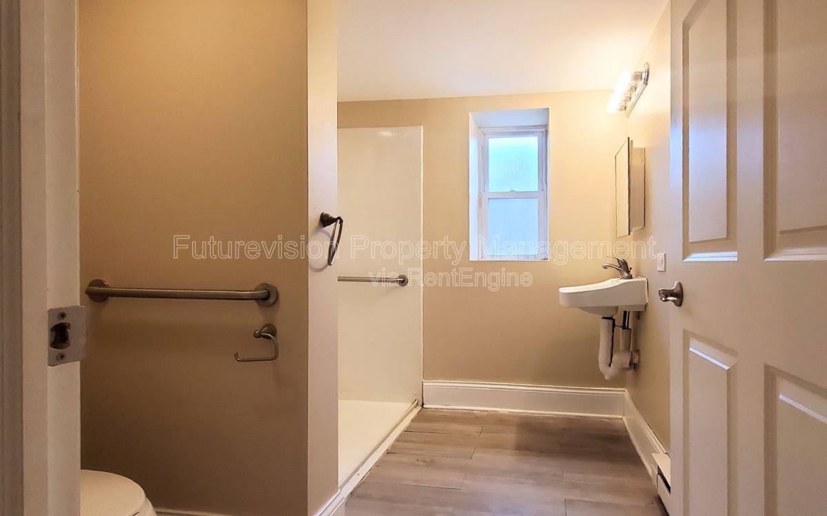 Apartment for rent at 112 N Center St #8, Joliet, IL 60435