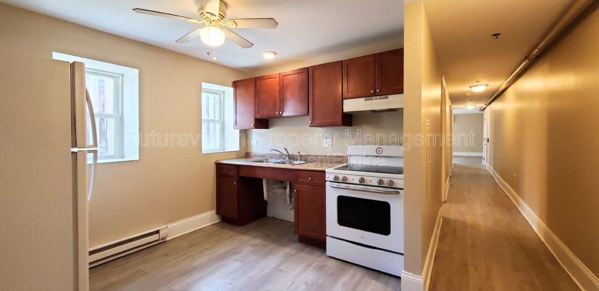 Apartment for rent at 112 N Center St #8, Joliet, IL 60435