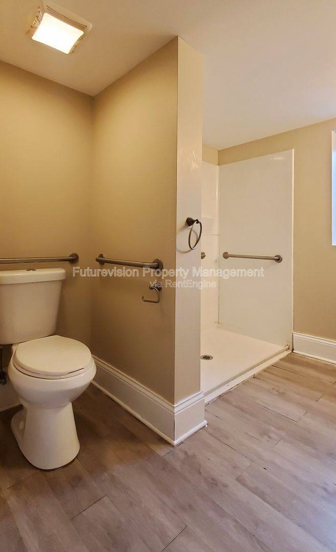 Apartment for rent at 112 N Center St #8, Joliet, IL 60435