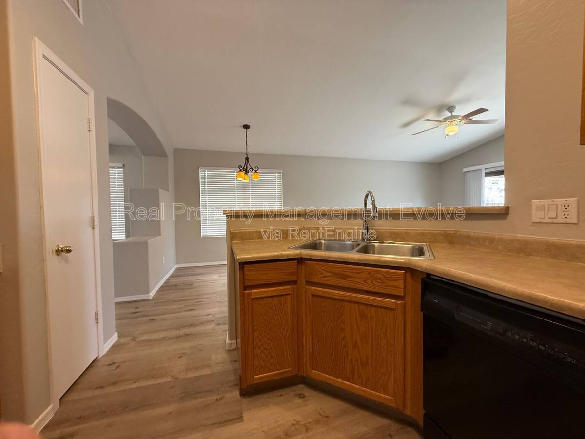 House for rent at 1516 E Bowker St, Phoenix, AZ 85040