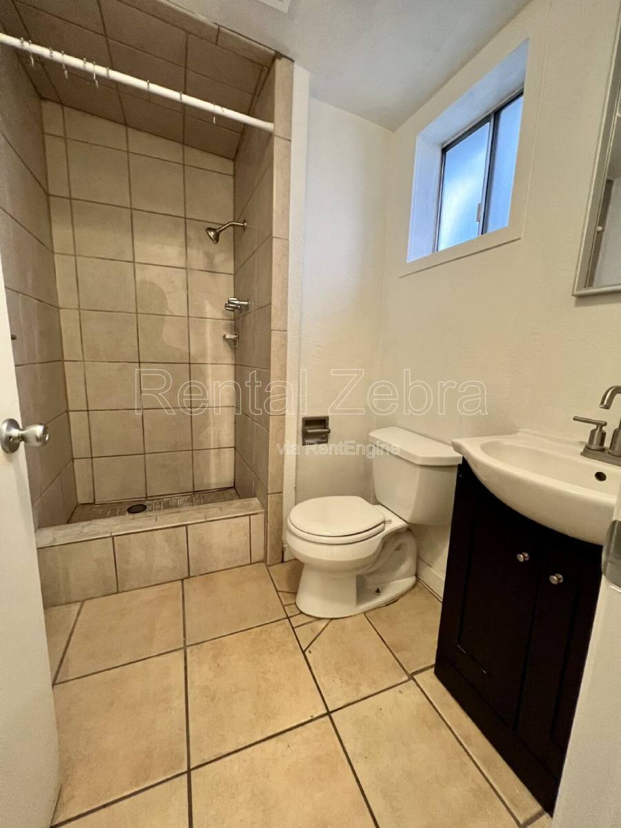 Apartment for rent at 2142 K St, Merced, CA 95340