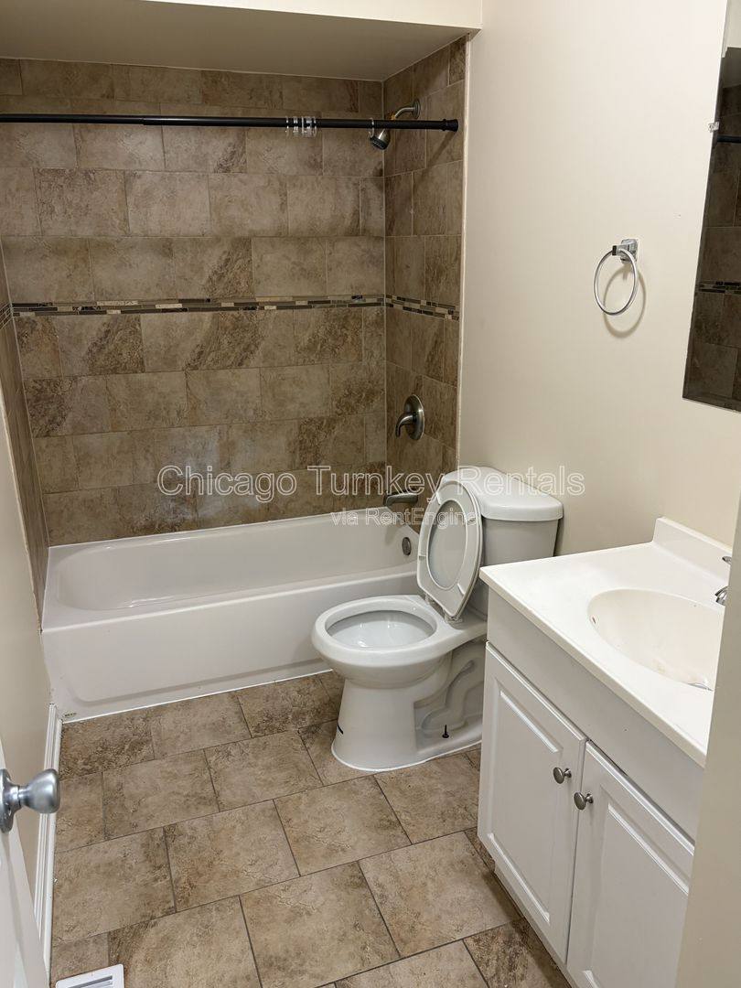 House for rent at 18960 Keeler Ave, Country Club Hills, IL 60478