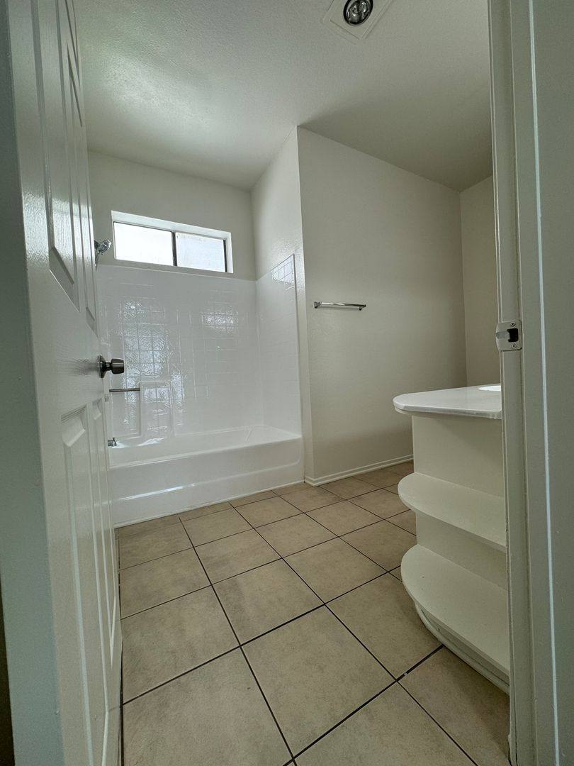 Apartment for rent at 4343 Whitsett Ave, Studio City, CA 91604